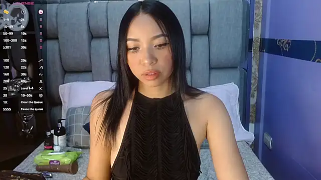 Aiuny Queens online show from July 2026 10:41:01 PM