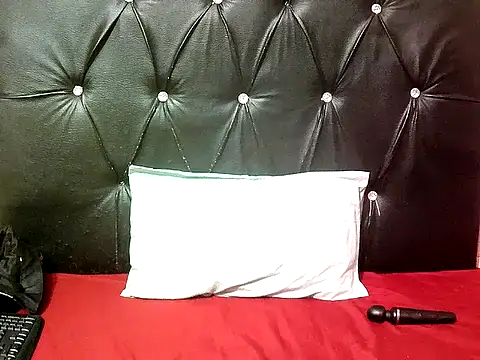 Submissivebitchxxx online show from June 2026 05:17:02 PM