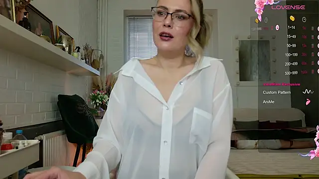 Snapshot of BeautyeyesLovely chatting on November 2025 07:20:02 AM BeautyeyesLovely online show from November 2025 07:20:02 AM