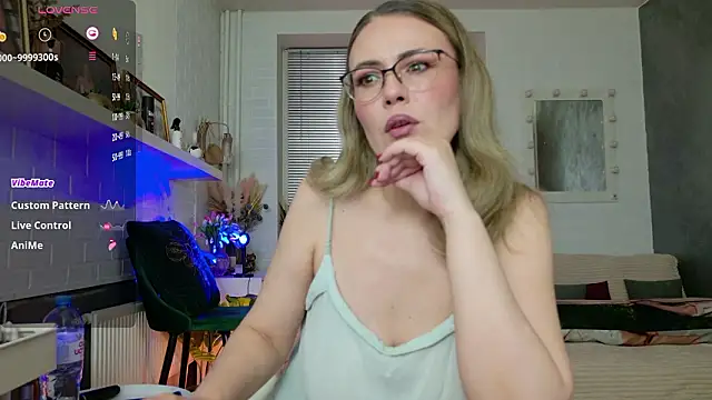 Snapshot of BeautyeyesLovely chatting on February 2026 11:25:01 PM BeautyeyesLovely online show from February 2026 11:25:01 PM