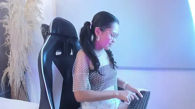 coco hirunkitty online show from June 2026 12:16:01 PM