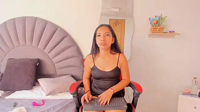 Snapshot of VioletR_osse chatting on July 2026 12:12:01 PM VioletR osse online show from July 2026 12:12:01 PM