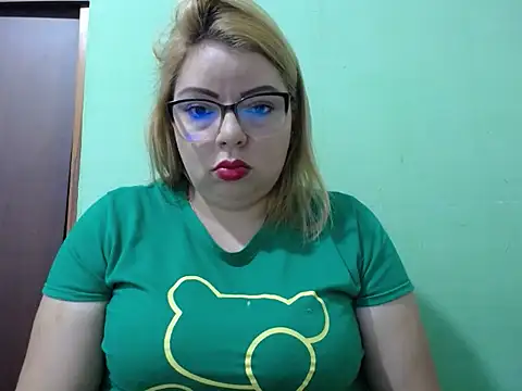 Snapshot of Lunay_Hot chatting on July 2026 02:03:01 PM Lunay Hot online show from July 2026 02:03:01 PM
