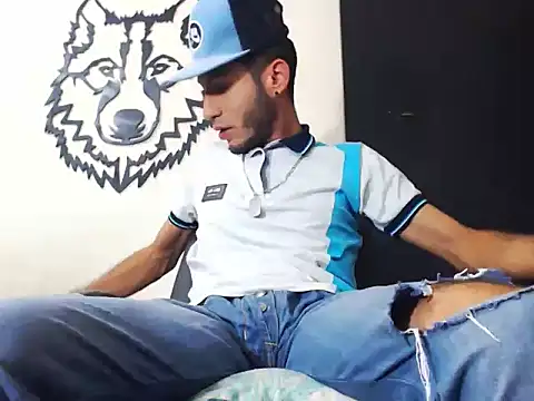 Snapshot of WOLFMONSTERDICK chatting on December 2024 03:32:01 AM WOLFMONSTERDICK online show from December 2024 03:32:01 AM