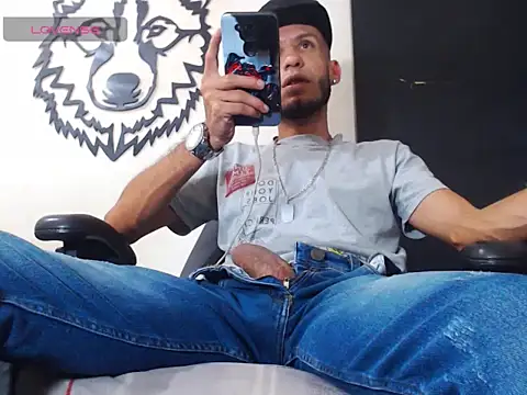 Snapshot of WOLFMONSTERDICK chatting on March 2025 10:50:01 PM WOLFMONSTERDICK online show from March 2025 10:50:01 PM