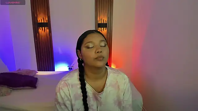 IslaPearl online show from June 2026 04:57:01 PM