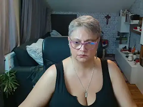 NewHellen4you online show from June 2026 10:44:01 PM