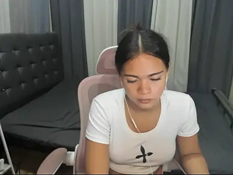 Snapshot of Seductive_rein chatting on July 2026 08:59:01 PM Seductive rein online show from July 2026 08:59:01 PM