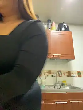 Snapshot of AliceStarshine chatting on February 2025 11:06:01 PM AliceStarshine online show from February 2025 11:06:01 PM