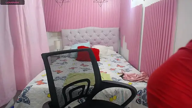 Snapshot of angel_princess18 chatting on July 2026 01:12:01 AM angel princess18 online show from July 2026 01:12:01 AM