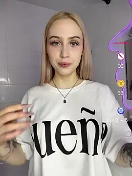 Snapshot of Lilechka_Moon chatting on July 2026 11:48:02 AM Lilechka Moon online show from July 2026 11:48:02 AM