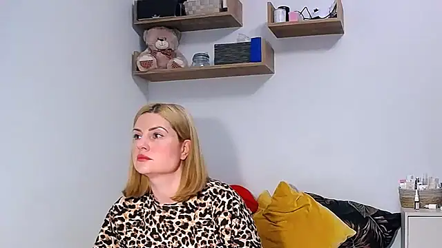 alisenties online show from October 2025 02:37:01 PM