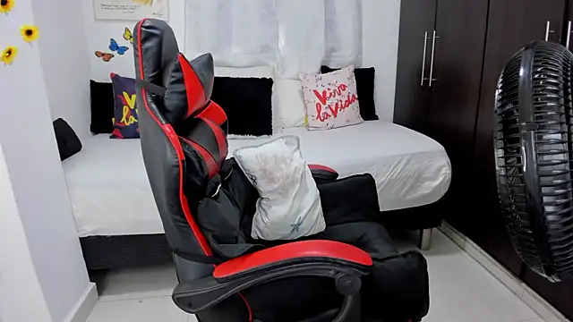 Snapshot of lucy007_ chatting on February 2025 07:04:02 PM lucy007 online show from February 2025 07:04:02 PM