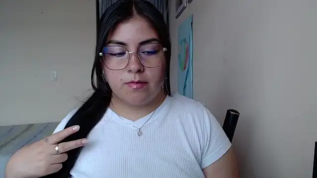 Snapshot of Alejaa_33 chatting on July 2026 10:13:02 PM Alejaa 33 online show from July 2026 10:13:02 PM