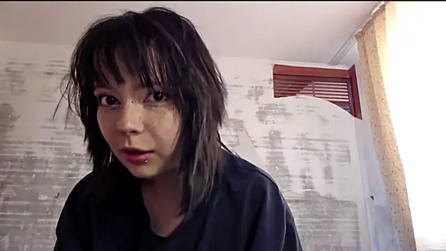 YunLettinga online show from July 2026 10:36:01 AM