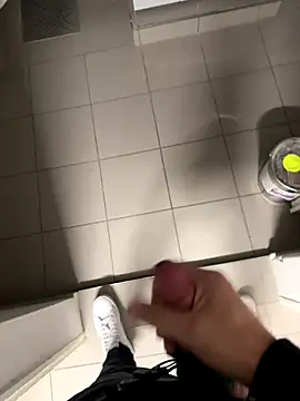 swissboy22 online show from October 2025 10:33:01 PM