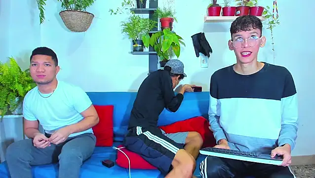 Snapshot of AverageDirtyBoys chatting on July 2026 06:10:02 PM AverageDirtyBoys online show from July 2026 06:10:02 PM