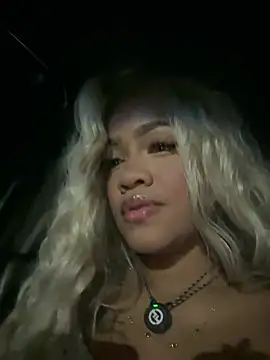 Snapshot of riri_brunnete chatting on June 2026 04:15:02 AM riri brunnete online show from June 2026 04:15:02 AM
