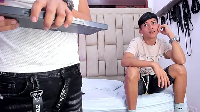 hotguyvictor online show from July 2026 01:10:02 PM