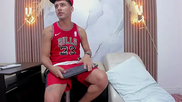 hotguyvictor online show from July 2026 01:10:01 PM