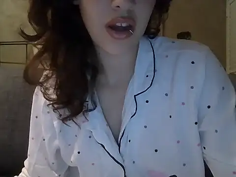 lauranja online show from August 2026 01:18:01 AM