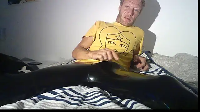 Snapshot of PumpStone chatting on August 2026 01:32:01 PM PumpStone online show from August 2026 01:32:01 PM