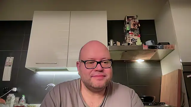 theitalianbear online show from February 2025 03:01:01 AM