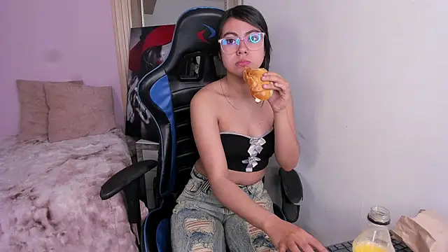 Snapshot of Linasuggar chatting on August 2026 01:03:01 PM Linasuggar online show from August 2026 01:03:01 PM