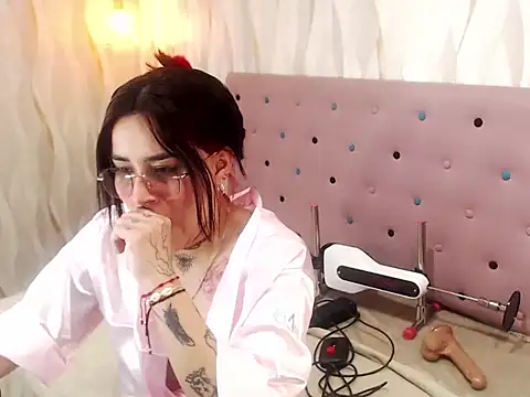 NixieXlove online show from August 2026 02:20:02 PM