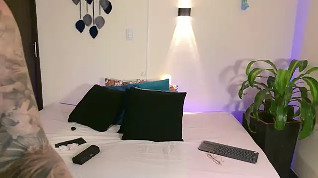 VainillaSecret online show from August 2026 01:43:01 PM