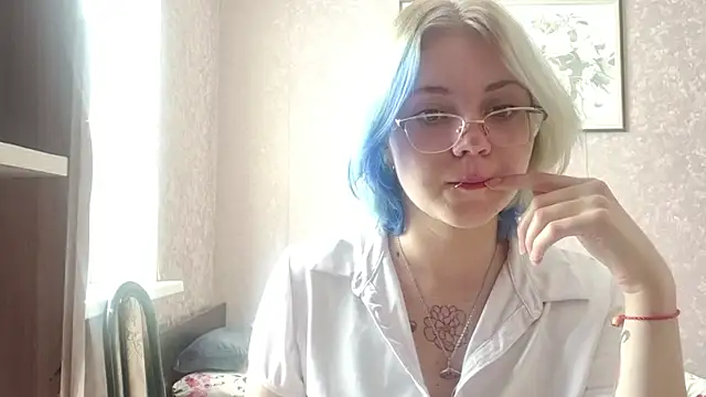VelouraXo online show from August 2026 12:10:02 PM