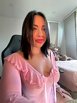 Snapshot of HannaBeckett chatting on November 2025 12:05:02 PM HannaBeckett online show from November 2025 12:05:02 PM