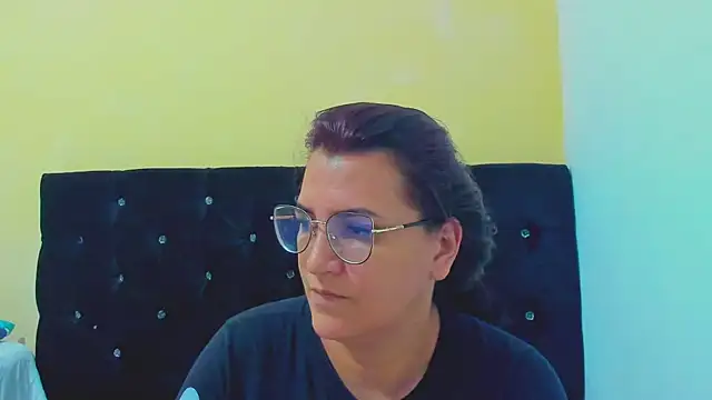 Snapshot of MARILYN_GARCIA chatting on December 2024 10:34:01 PM MARILYN GARCIA online show from December 2024 10:34:01 PM