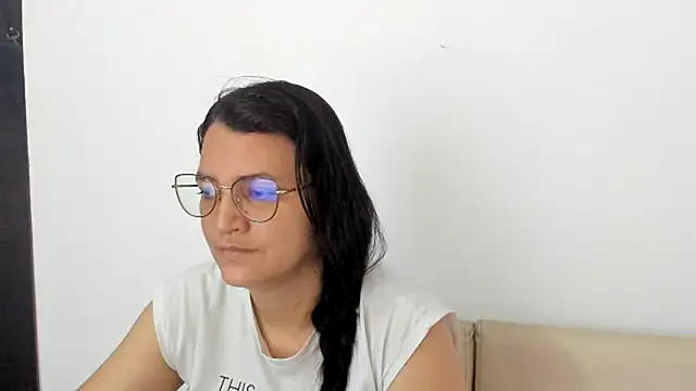 Snapshot of MARILYN_GARCIA chatting on February 2025 03:58:02 PM MARILYN GARCIA online show from February 2025 03:58:02 PM