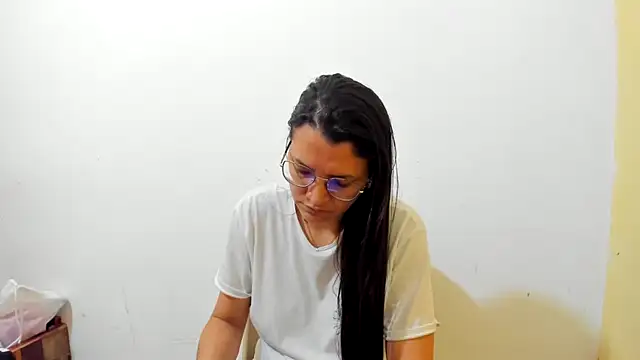 Snapshot of MARILYN_GARCIA chatting on October 2025 01:33:02 PM MARILYN GARCIA online show from October 2025 01:33:02 PM