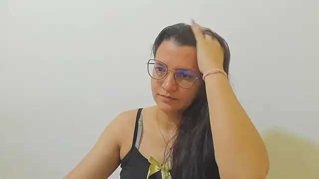 Snapshot of MARILYN_GARCIA chatting on October 2025 12:53:02 PM MARILYN GARCIA online show from October 2025 12:53:02 PM