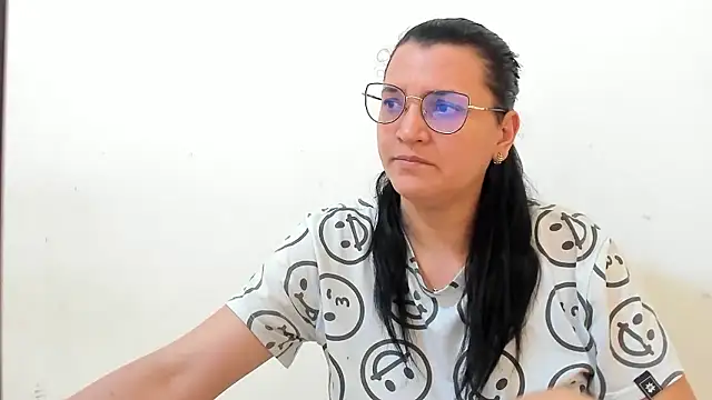 Snapshot of MARILYN_GARCIA chatting on November 2025 04:51:02 PM MARILYN GARCIA online show from November 2025 04:51:02 PM