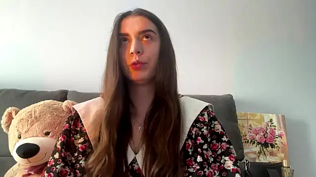 LucyLuxy online show from August 2026 09:33:01 AM