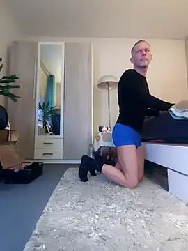 Snapshot of slaveboy2016@xh chatting on January 2025 03:53:02 PM slaveboy2016xh online show from January 2025 03:53:02 PM