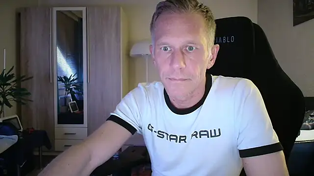 Snapshot of slaveboy2016@xh chatting on June 2026 09:15:02 PM slaveboy2016xh online show from June 2026 09:15:02 PM
