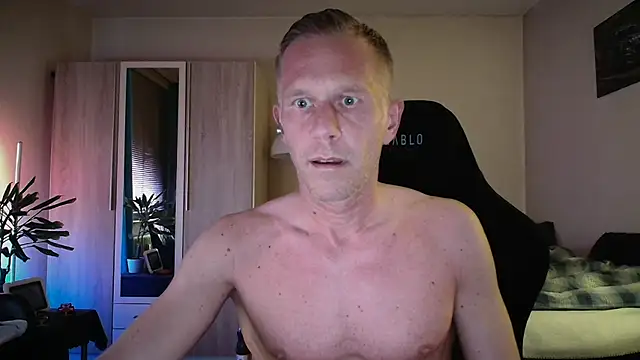Snapshot of slaveboy2016@xh chatting on June 2026 11:14:01 PM slaveboy2016xh online show from June 2026 11:14:01 PM