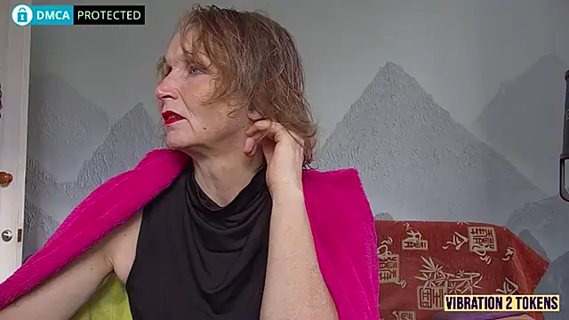 Snapshot of sourceSatisfaction chatting on October 2025 05:17:01 AM sourceSatisfaction online show from October 2025 05:17:01 AM