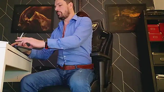 Snapshot of ChrisKox chatting on February 2025 04:01:02 AM ChrisKox online show from February 2025 04:01:02 AM