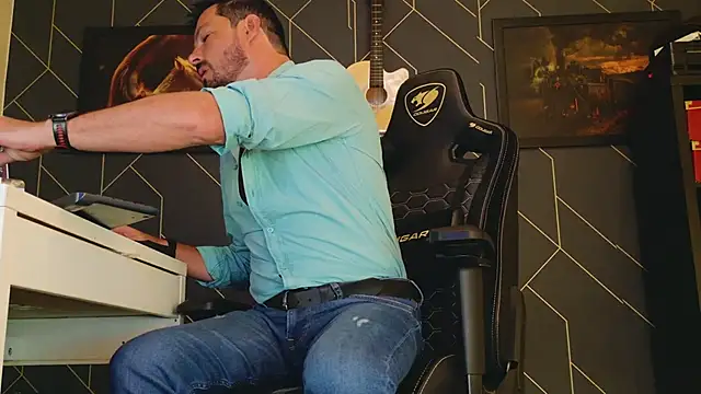 Snapshot of ChrisKox chatting on March 2025 05:27:02 AM ChrisKox online show from March 2025 05:27:02 AM