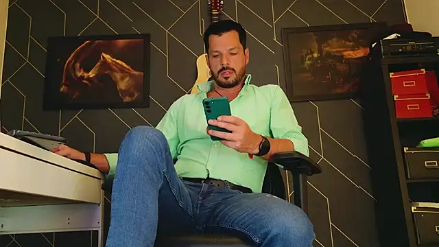 Snapshot of ChrisKox chatting on March 2025 06:44:02 PM ChrisKox online show from March 2025 06:44:02 PM