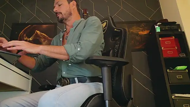 Snapshot of ChrisKox chatting on March 2025 05:08:02 AM ChrisKox online show from March 2025 05:08:02 AM