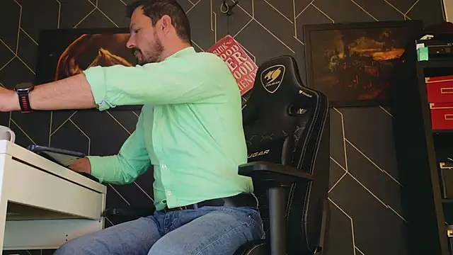 Snapshot of ChrisKox chatting on March 2025 09:31:02 PM ChrisKox online show from March 2025 09:31:02 PM