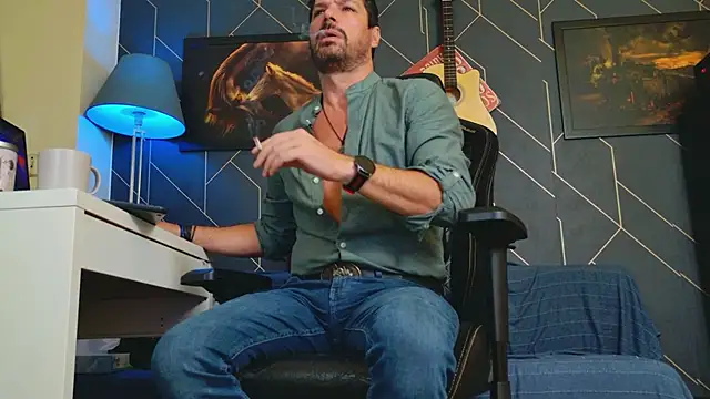 Snapshot of ChrisKox chatting on October 2025 03:04:01 AM ChrisKox online show from October 2025 03:04:01 AM