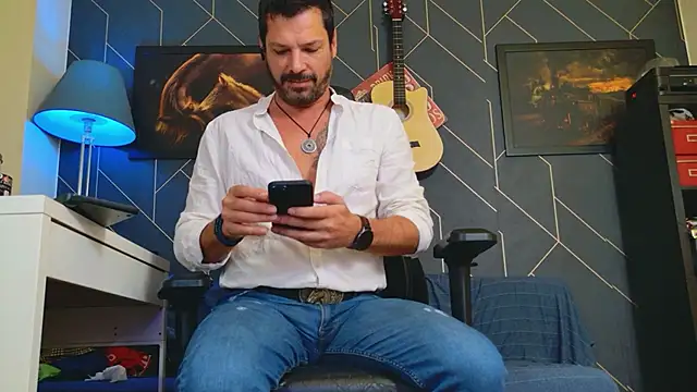 Snapshot of ChrisKox chatting on October 2025 05:06:01 AM ChrisKox online show from October 2025 05:06:01 AM