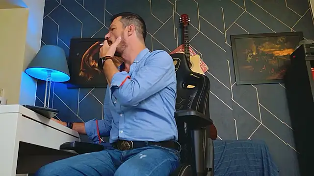 Snapshot of ChrisKox chatting on October 2025 05:46:02 PM ChrisKox online show from October 2025 05:46:02 PM